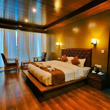 Vista Resort, Manali - ! Near Mall Road !! Hot & Cold Ac Rooms !! Best Selling !! Big Parking !! Luxury Collection !! Open Terrace !! Lift !! Playing Zone !! Property Of The Year ! Exteriör bild