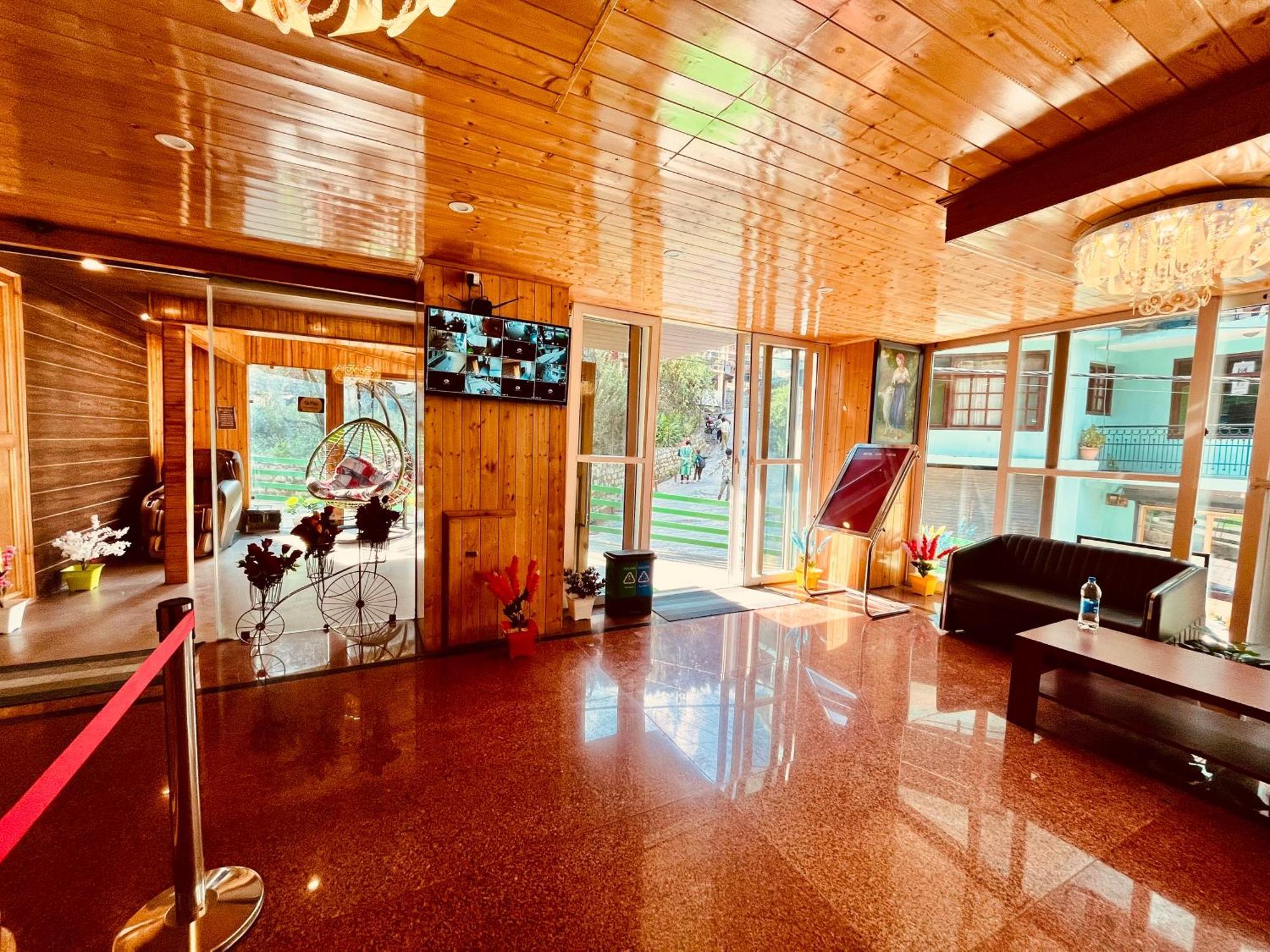 Vista Resort, Manali - ! Near Mall Road !! Hot & Cold Ac Rooms !! Best Selling !! Big Parking !! Luxury Collection !! Open Terrace !! Lift !! Playing Zone !! Property Of The Year ! Exteriör bild