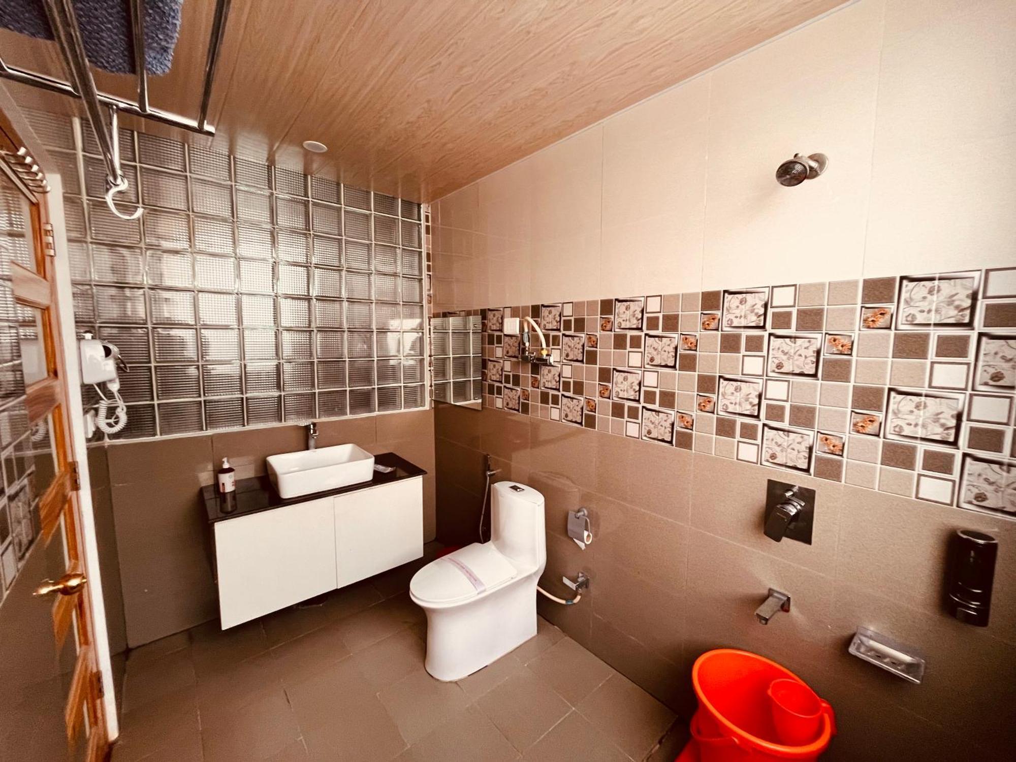 Vista Resort, Manali - ! Near Mall Road !! Hot & Cold Ac Rooms !! Best Selling !! Big Parking !! Luxury Collection !! Open Terrace !! Lift !! Playing Zone !! Property Of The Year ! Exteriör bild