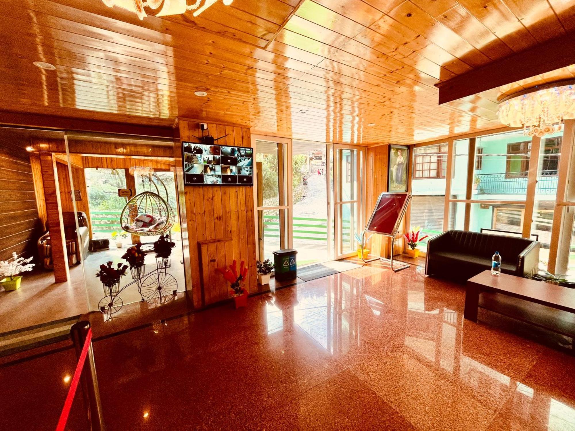 Vista Resort, Manali - ! Near Mall Road !! Hot & Cold Ac Rooms !! Best Selling !! Big Parking !! Luxury Collection !! Open Terrace !! Lift !! Playing Zone !! Property Of The Year ! Exteriör bild