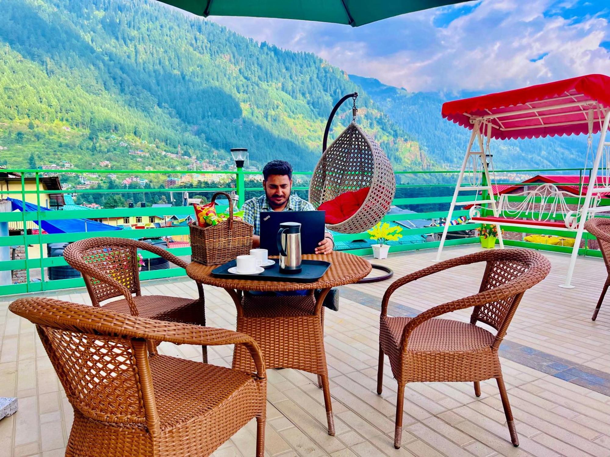 Vista Resort, Manali - ! Near Mall Road !! Hot & Cold Ac Rooms !! Best Selling !! Big Parking !! Luxury Collection !! Open Terrace !! Lift !! Playing Zone !! Property Of The Year ! Exteriör bild