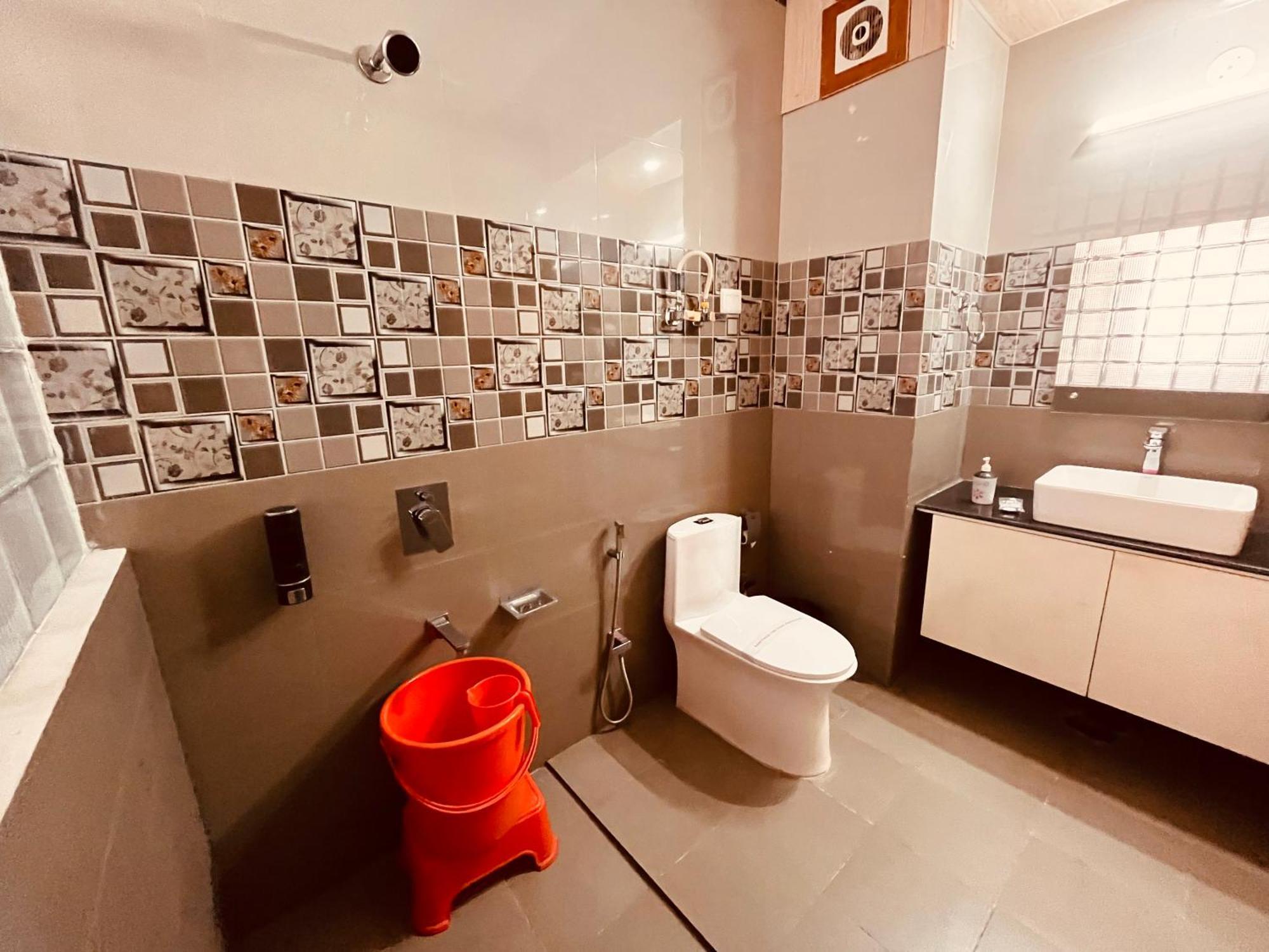 Vista Resort, Manali - ! Near Mall Road !! Hot & Cold Ac Rooms !! Best Selling !! Big Parking !! Luxury Collection !! Open Terrace !! Lift !! Playing Zone !! Property Of The Year ! Exteriör bild