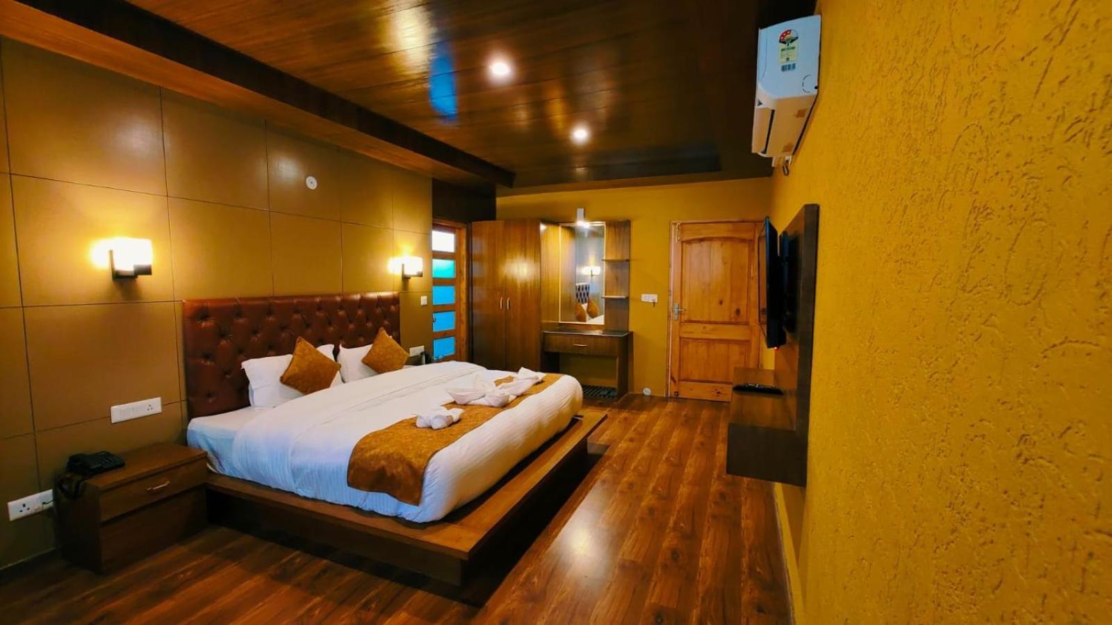 Vista Resort, Manali - ! Near Mall Road !! Hot & Cold Ac Rooms !! Best Selling !! Big Parking !! Luxury Collection !! Open Terrace !! Lift !! Playing Zone !! Property Of The Year ! Exteriör bild