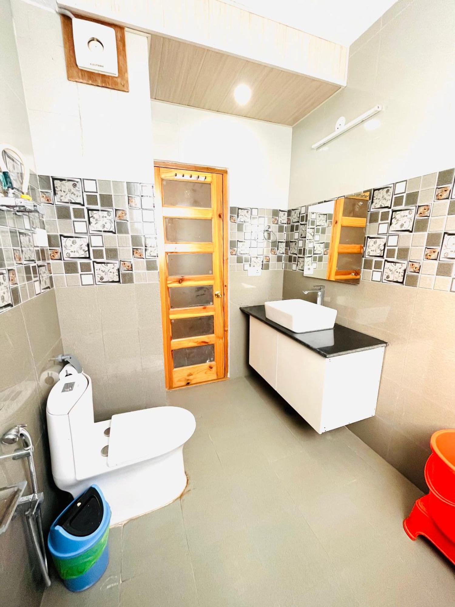 Vista Resort, Manali - ! Near Mall Road !! Hot & Cold Ac Rooms !! Best Selling !! Big Parking !! Luxury Collection !! Open Terrace !! Lift !! Playing Zone !! Property Of The Year ! Exteriör bild