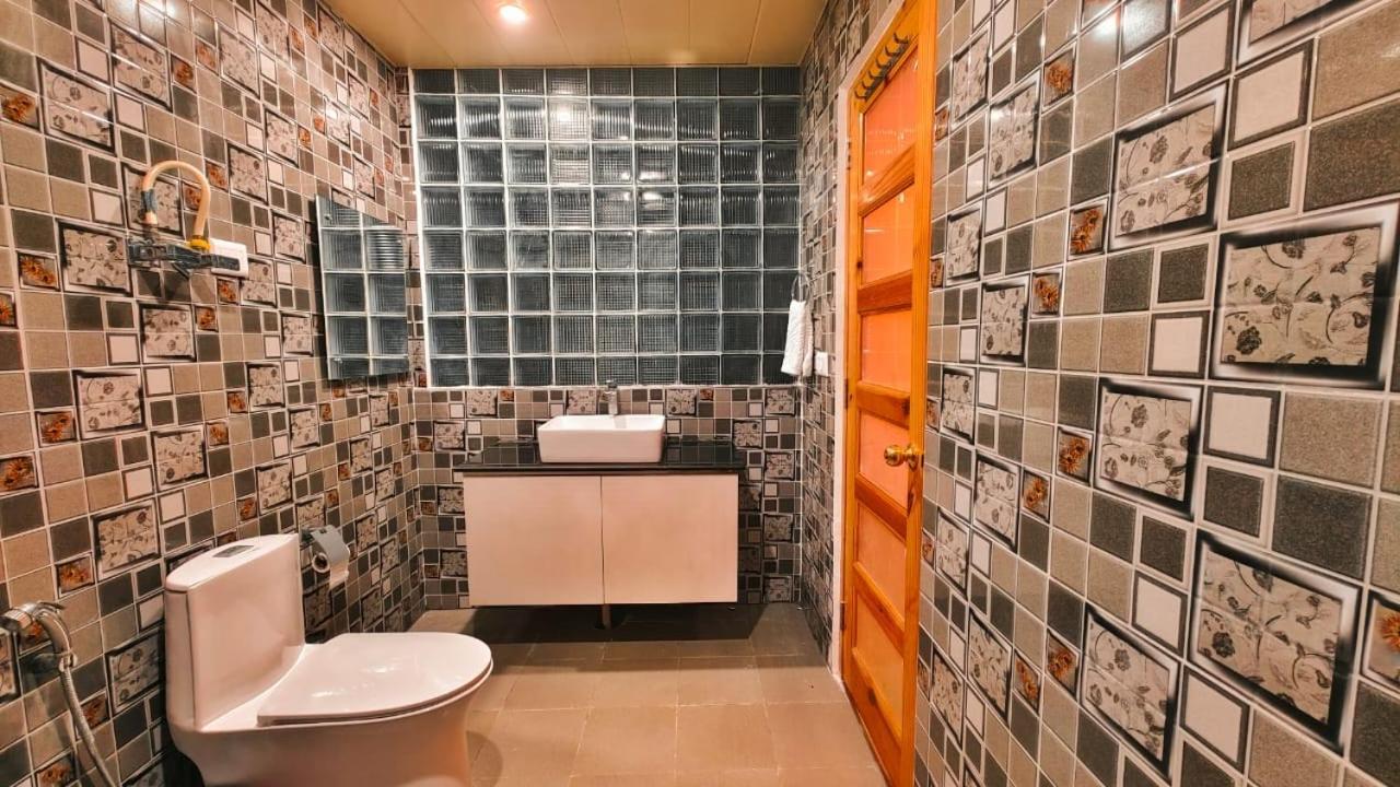 Vista Resort, Manali - ! Near Mall Road !! Hot & Cold Ac Rooms !! Best Selling !! Big Parking !! Luxury Collection !! Open Terrace !! Lift !! Playing Zone !! Property Of The Year ! Exteriör bild