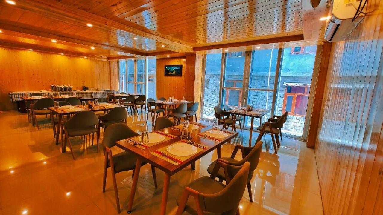 Vista Resort, Manali - ! Near Mall Road !! Hot & Cold Ac Rooms !! Best Selling !! Big Parking !! Luxury Collection !! Open Terrace !! Lift !! Playing Zone !! Property Of The Year ! Exteriör bild