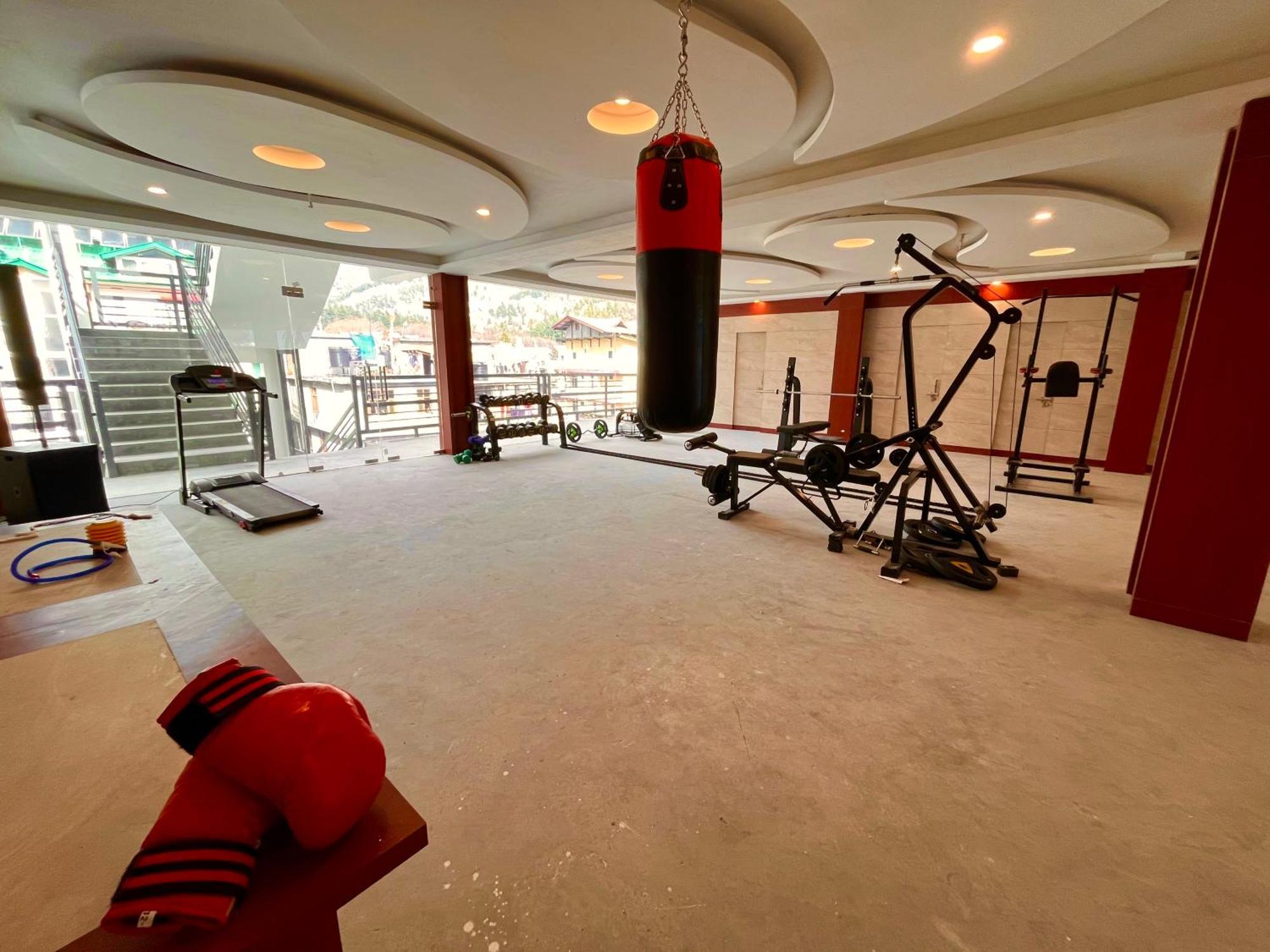 Vista Resort, Manali - ! Near Mall Road !! Hot & Cold Ac Rooms !! Best Selling !! Big Parking !! Luxury Collection !! Open Terrace !! Lift !! Playing Zone !! Property Of The Year ! Exteriör bild