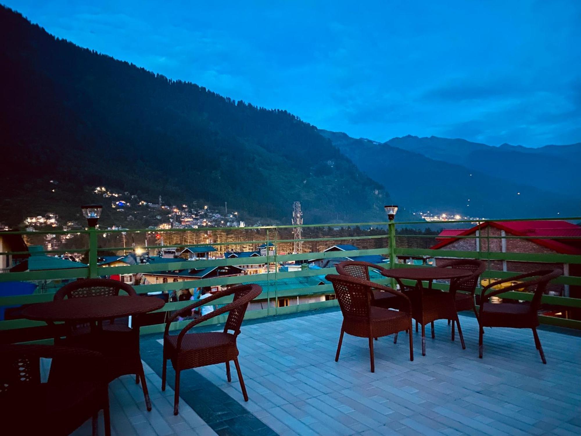 Vista Resort, Manali - ! Near Mall Road !! Hot & Cold Ac Rooms !! Best Selling !! Big Parking !! Luxury Collection !! Open Terrace !! Lift !! Playing Zone !! Property Of The Year ! Exteriör bild