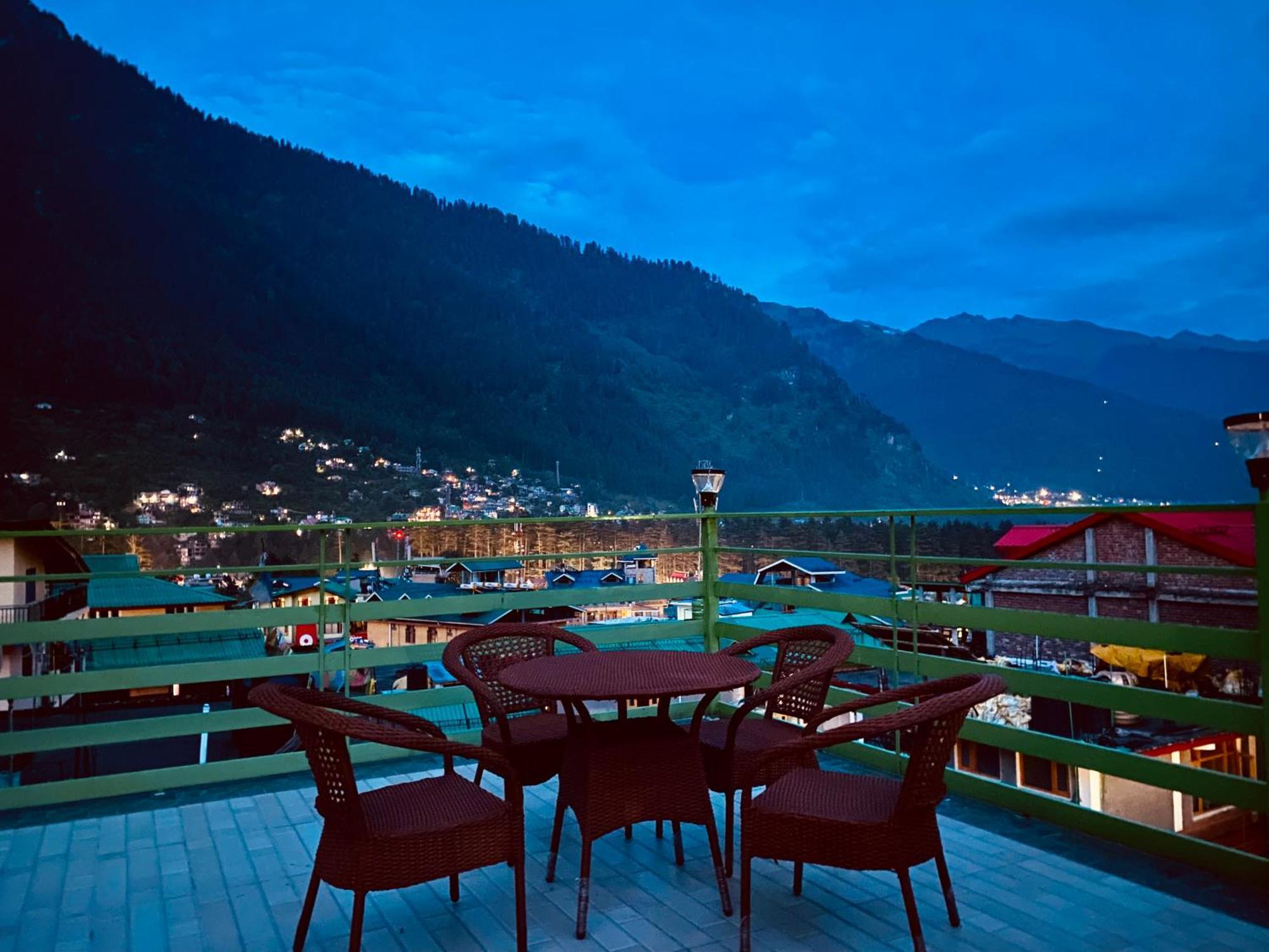 Vista Resort, Manali - ! Near Mall Road !! Hot & Cold Ac Rooms !! Best Selling !! Big Parking !! Luxury Collection !! Open Terrace !! Lift !! Playing Zone !! Property Of The Year ! Exteriör bild
